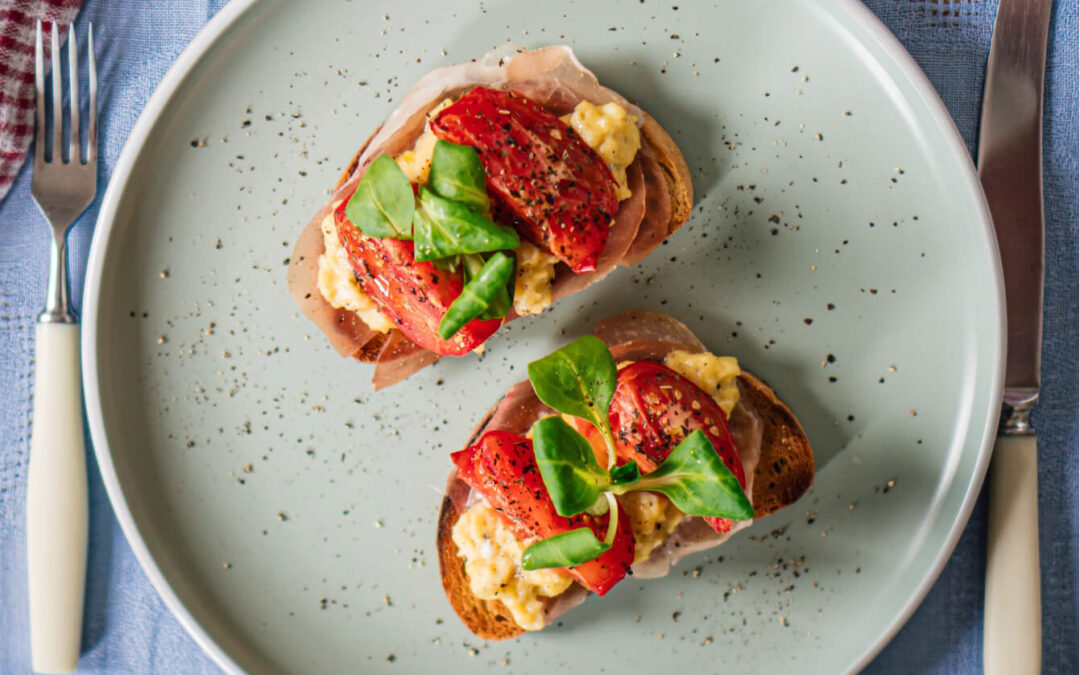 Sint-jacobsnootjes met erwtencrème en krokantje van ganda ham